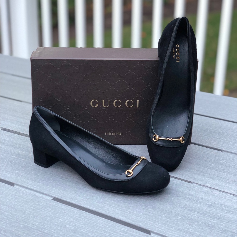 🍒 Gucci Women's Black Suede Flats with Gold Detail NEW - Picture 2 of 6